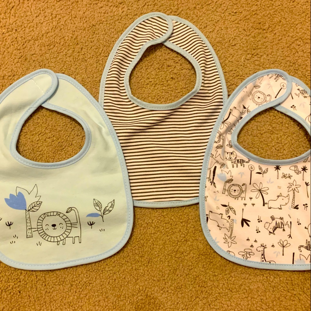 🌺 Bibs 3-pack. cute jungle theme bibs. New without tags!!